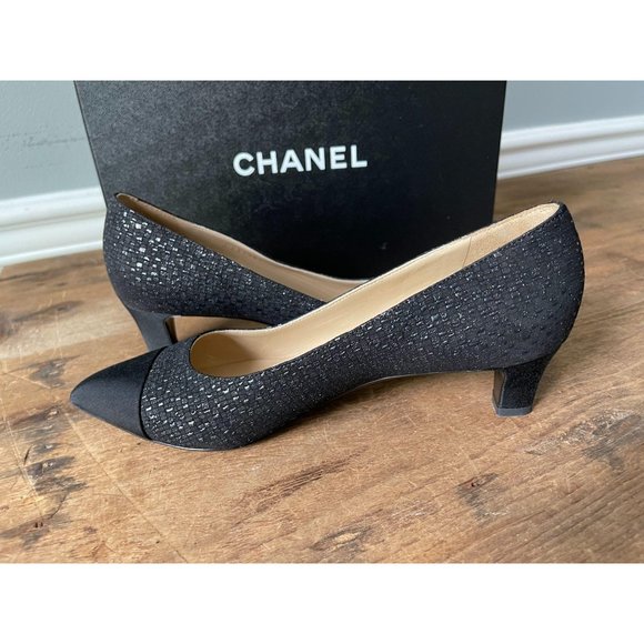 Gabrielle CHANEL Coco Black Tweed Cap Toe Low Pump - Picture 9 of 13